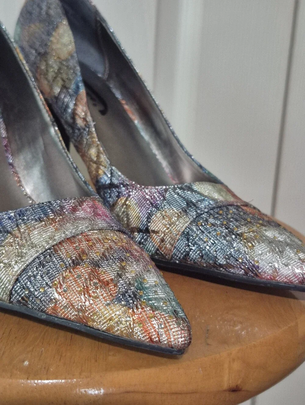J Renee Pointed Toe Pumps size 8 M snake metallic pastel colors with studs